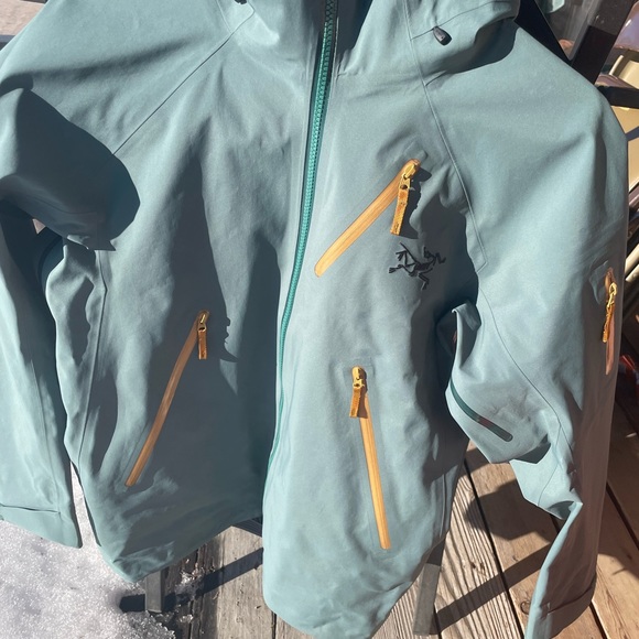 Women’s Arc’teryx Nita Shell Jacket- size Small - Picture 3 of 3